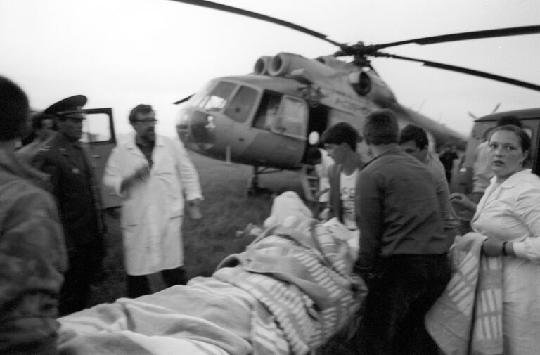 Взрыв произошел 3 июня 1989 года в 23 часа 14 минут на 1710-м км от Москвы на перегоне Уфа-Челябинск Куйбышевской железной дороги. Удар взрывной волны и пламени выбросил с колеи четырнадцать вагонов. Эвакуация пострадавших в больницы Москвы, Уфы, Челябинска Взрыв произошел 3 июня 1989 года в 23 часа 14 минут на 1710-м км от Москвы на перегоне Уфа-Челябинск Куйбышевской железной дороги. Удар взрывной волны и пламени выбросил с колеи четырнадцать вагонов. Эвакуация пострадавших в больницы Москвы, Уфы, Челябинска
