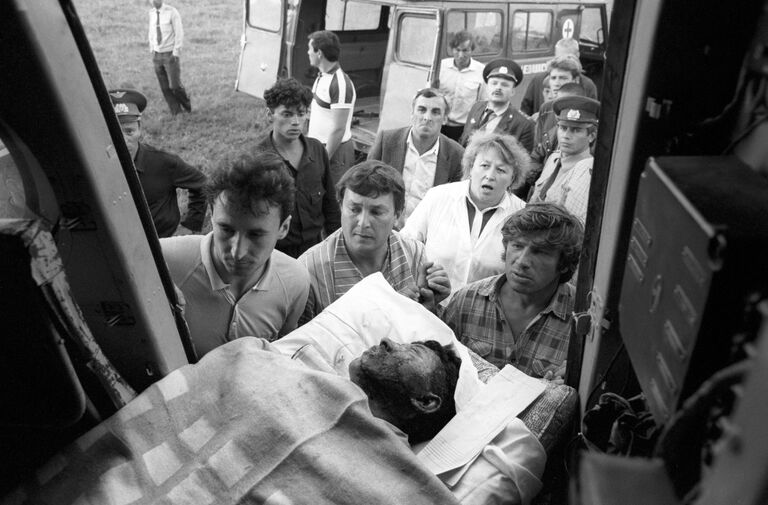 Взрыв произошел 3 июня 1989 года в 23 часа 14 минут на 1710-м км от Москвы на перегоне Уфа-Челябинск Куйбышевской железной дороги. Удар взрывной волны и пламени выбросил с колеи четырнадцать вагонов. Эвакуация пострадавших в больницы Москвы, Уфы, Челябинска Взрыв произошел 3 июня 1989 года в 23 часа 14 минут на 1710-м км от Москвы на перегоне Уфа-Челябинск Куйбышевской железной дороги. Удар взрывной волны и пламени выбросил с колеи четырнадцать вагонов. Эвакуация пострадавших в больницы Москвы, Уфы, Челябинска