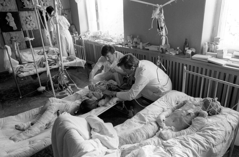 Взрыв произошел 3 июня 1989 года в 23 часа 14 минут на 1710-м км от Москвы на перегоне Уфа-Челябинск Куйбышевской железной дороги. Удар взрывной волны и пламени выбросил с колеи четырнадцать вагонов. Пострадавшие в результате трагедии Взрыв произошел 3 июня 1989 года в 23 часа 14 минут на 1710-м км от Москвы на перегоне Уфа-Челябинск Куйбышевской железной дороги. Удар взрывной волны и пламени выбросил с колеи четырнадцать вагонов. Пострадавшие в результате трагедии