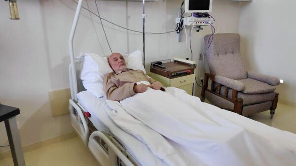 Раненный в Косово сотрудник миссии ООН россиянин Михаил Краснощеков в больнице Белграда