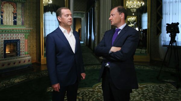  Дмитрий Медведев во время интервью ведущему телепрограммы Вести в субботу Сергею Брилеву. 1 июня 2019