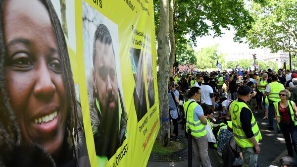 Участники акции протеста жёлтых жилетов в Париже. 1 июня 2019