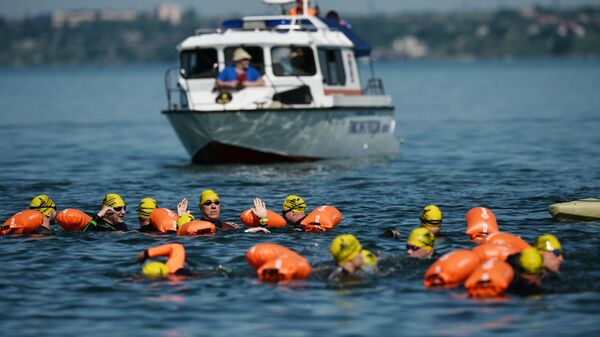 Участники заплыва через Керченский пролив в рамках мероприятия X-WATERS Kerch Strait в Крыму