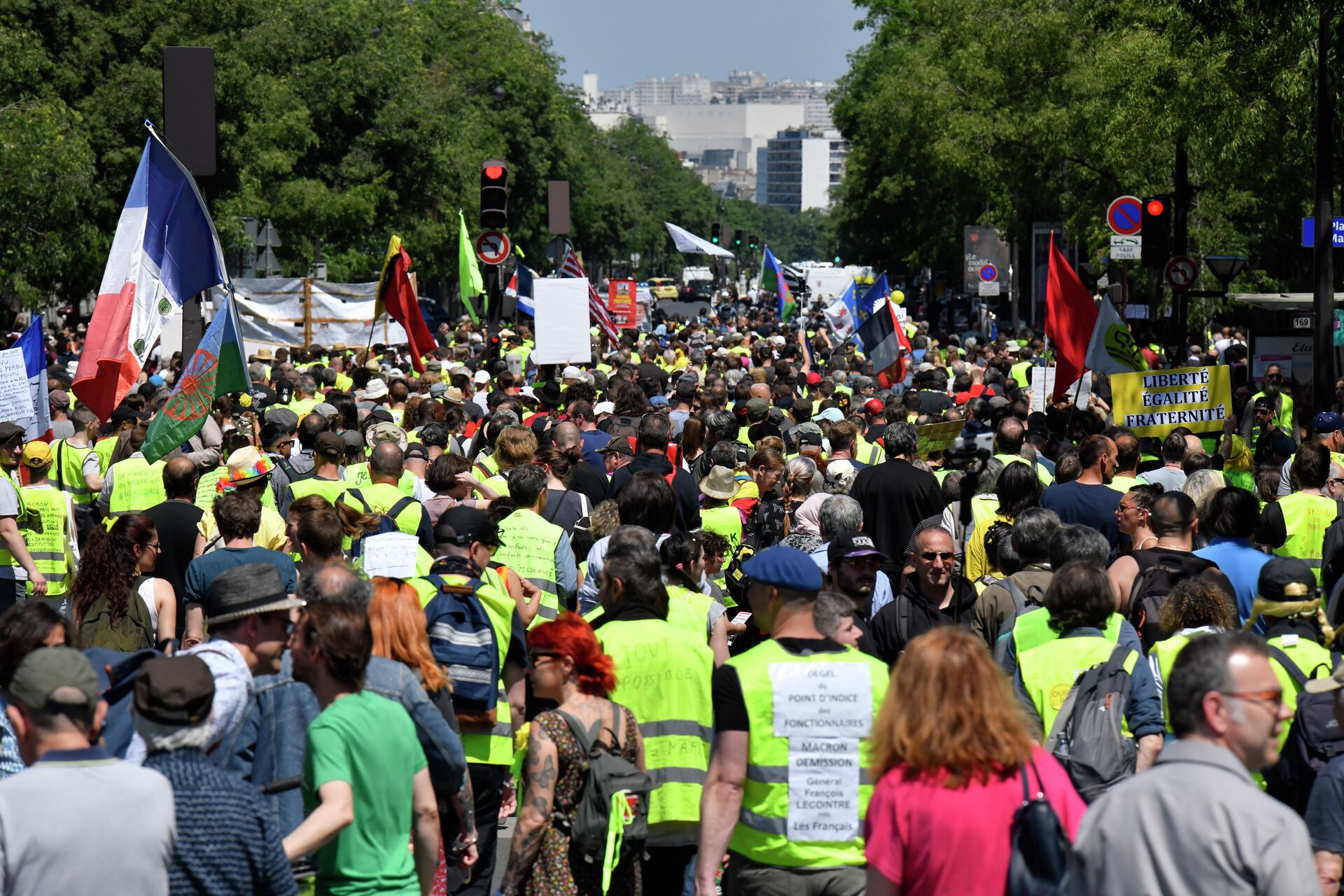 Участники акции протеста жёлтых жилетов в Париже. 1 июня 2019 - РИА Новости, 1920, 25.03.2024