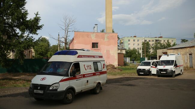 Автомобили скорой помощи неподалеку от завода Кристалл в Дзержинске. 1 июня 2019