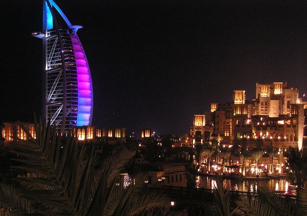 Дубай - Отель Бурдж аль-Араб ночью