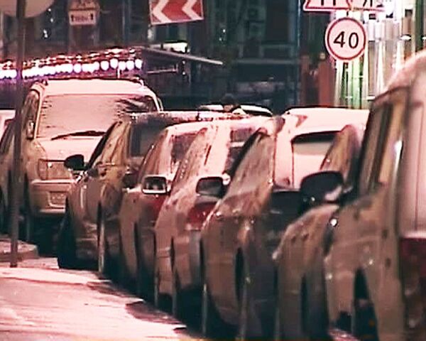 День жестянщика: в Москве первый снег стал причиной роста аварий