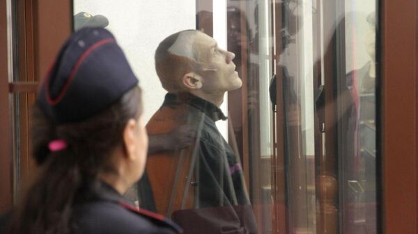 Дмитрий Баласов, обвиняемый в серии изнасилований, нападений и одном убийстве, на заседании суда в Екатеринбурге