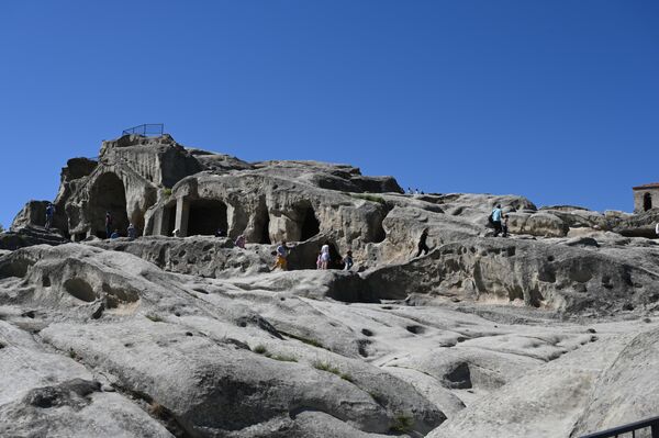 Пещерный город Уплисцихе, высеченный в скале, в окрестностях города Гори и Тбилиси