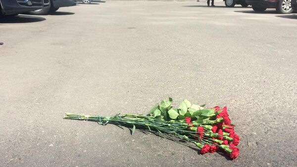 Цветы на месте убийства Никиты Белянкина