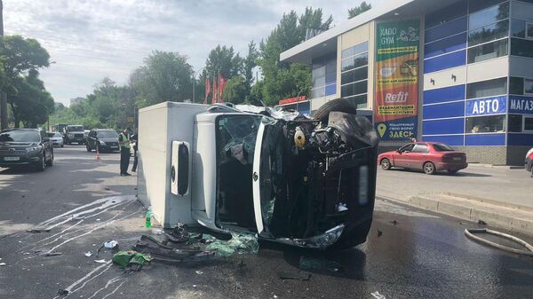 ДТП с участием грузовика и маршрутного такси в Харькове. 4 июня 2019