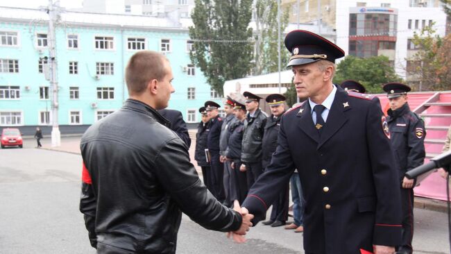 Бывший начальник УМВД России по г. Курску Николай Зайцев (справа)