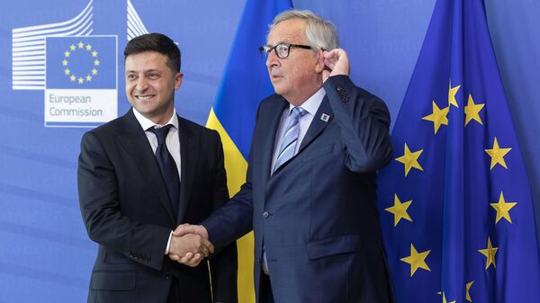 Президент Украины Владимир Зеленский и председатель Европейской комиссии Жан-Клод Юнкер во время встречи в Брюсселе