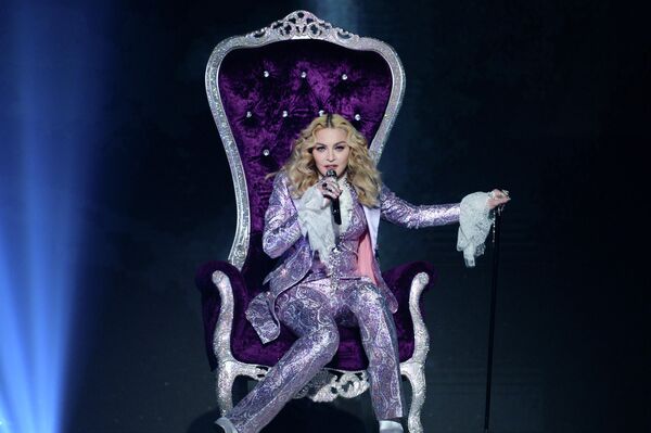 Певица Мадонна выступает на Billboard Music Awards