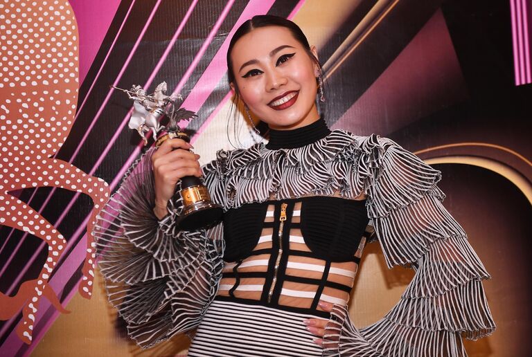 Режиссер фильма Ню Ян Гэ получила премию журнала InStyle, за выдающийся режиссерский дебют, на церемонии закрытия 40-го Московского международного кинофестиваля Режиссер фильма Ню Ян Гэ получила премию журнала InStyle, за выдающийся режиссерский дебют, на церемонии закрытия 40-го Московского международного кинофестиваля