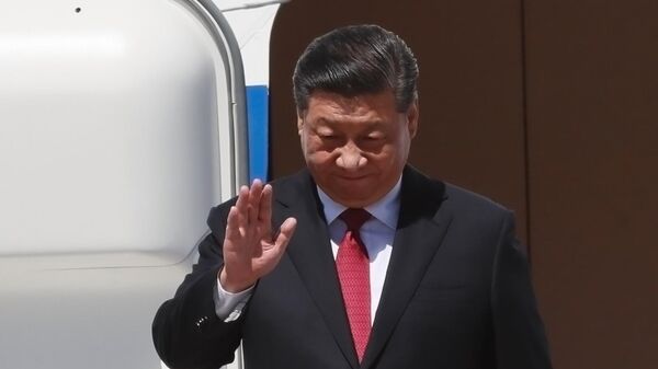 Председатель КНР Си Цзиньпин, прибывший в Москву с государственным визитом, во время церемонии встречи в аэропорту. 5 июня 2019