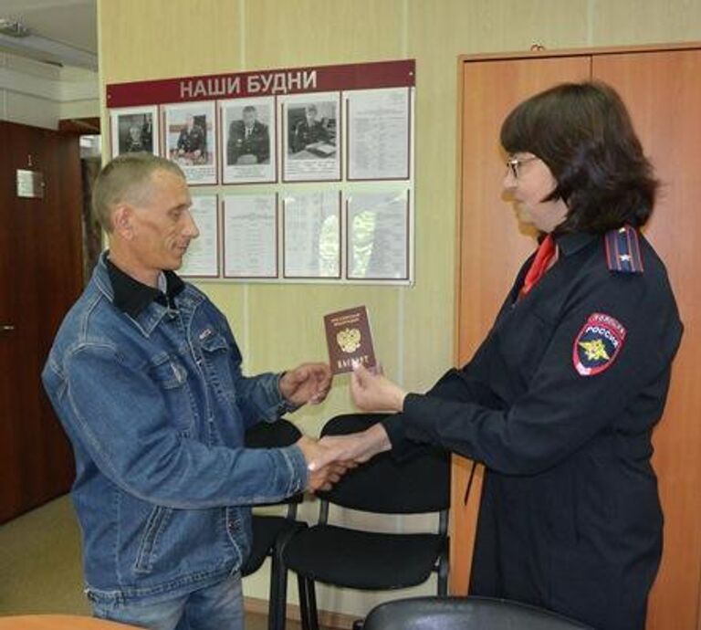  33-летний житель села Известкового Амурского района получил первый в жизни паспорт