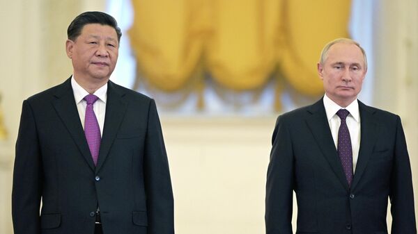 Президент РФ Владимир Путин и председатель Китайской Народной Республики Си Цзиньпин на церемония официальной встречи