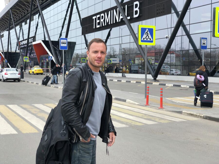 Тимур Соловьев в аэропорту