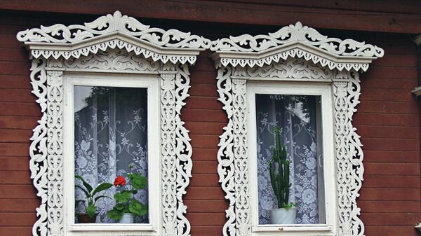 Окна деревянного дома в городе Городце, украшенные художественной резьбой по дереву. XIX в.