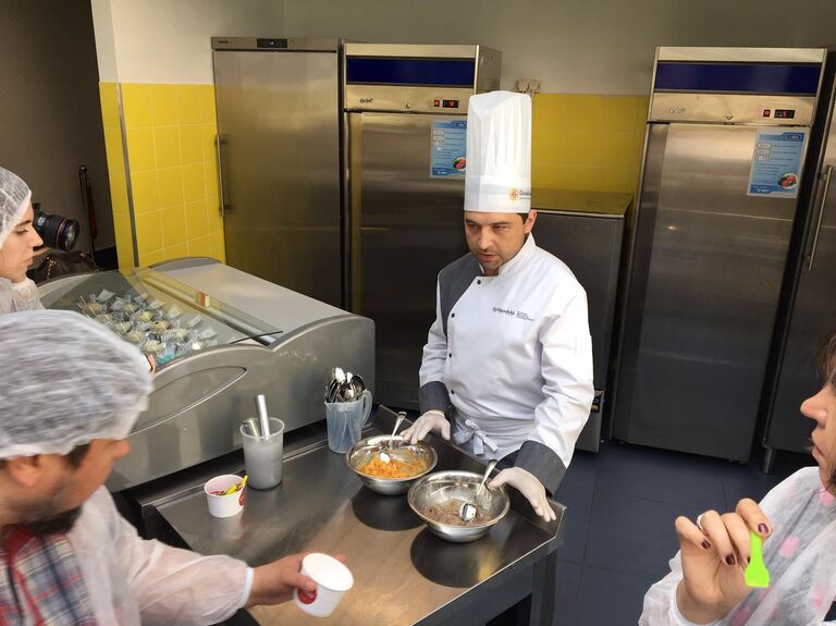 Алексей Завьялов готовит настоящее эскимосское мороженое Алексей Завьялов готовит настоящее эскимосское мороженое