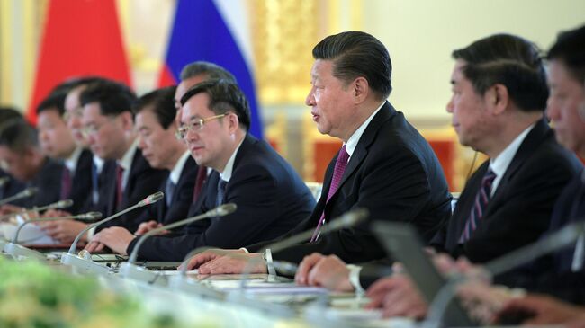 Председатель КНР Си Цзиньпин во время российско-китайских переговоров в составе делегаций в Кремле. 5 июня 2019