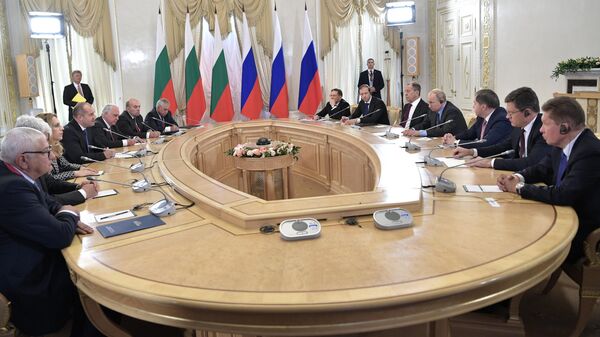  Президент РФ Владимир Путин и президент Болгарии Румен Радев во время встречи на полях Петербургского международного экономического форума 