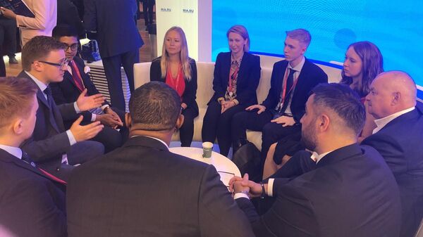 Дмитрий Киселев во время встречи с делегацией молодых лидеров из США на Петербургском международном экономическом форуме-2019