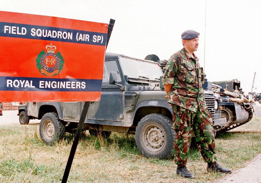 Инженерное подразделение вооруженных сил Великобритании в районе аэропорта Слатина в Приштине 