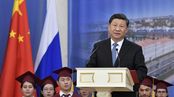 Председатель КНР Си Цзиньпинь  на церемонии присвоения ему степени почетного доктора  Санкт-Петербургского государственного университета. 6 июня 2019
