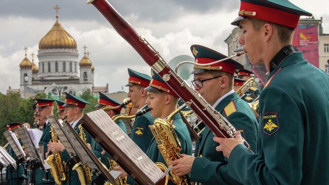 Военный оркестр 154-го отдельного комендантского Преображенского полка под руководством капитана Олега Тышука