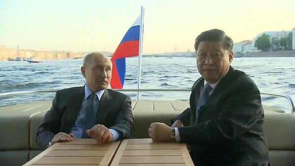 По Неве, да на Аврору: неформальная встреча Путина и Си Цзиньпина