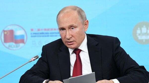 Президент РФ Владимир Путин на ПМЭФ-2019