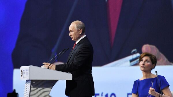  Президент РФ Владимир Путин выступает на пленарном заседании Петербургского международного экономического форума 2019 