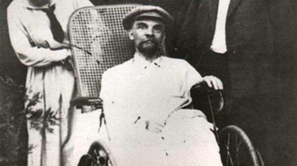 В. И. Ленин во время болезни. Подмосковные Горки. 1923 год 