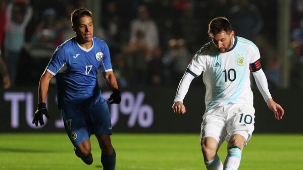 Форвард сборной Аргентины Лионель Месси в матче с Никарагуа