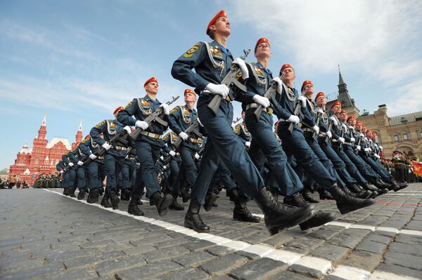 Военный парад в честь 63-й годовщины Победы в Великой Отечественной войне. Архив