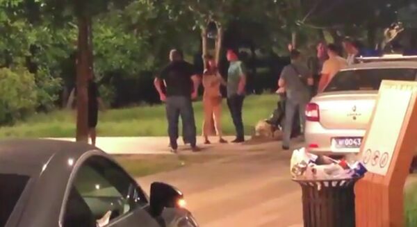 Скриншот видео с места преступления в парке на Южнобутовской улице Скриншот видео с места преступления в парке на Южнобутовской улице