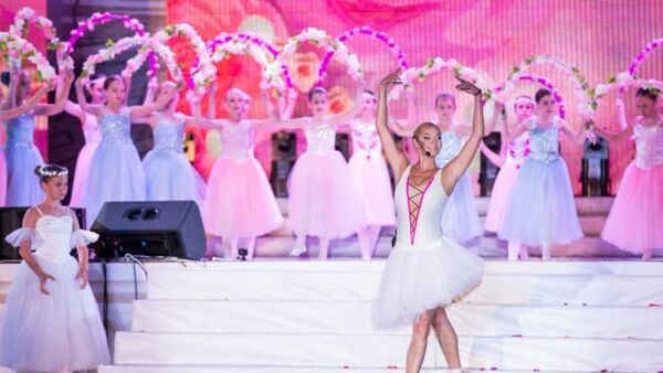 Балерина Анастасия Волочкова на открытии курортного сезона в Анапе. 8 июня 2019