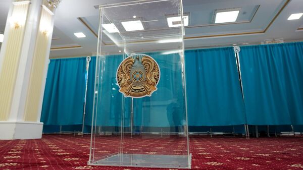 Урна для бюллетеней на внеочередных выборах президента Казахстана в здании Национальной академической библиотеки в Нур-Султане. 9 июня 2019