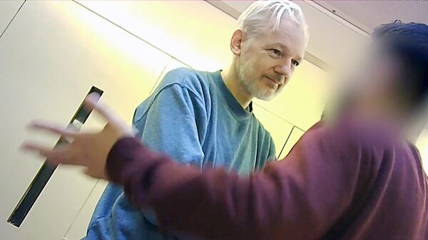 Основатель WikiLeaks Джулиан Ассанж в тюрьме Белмарш в Лондоне
