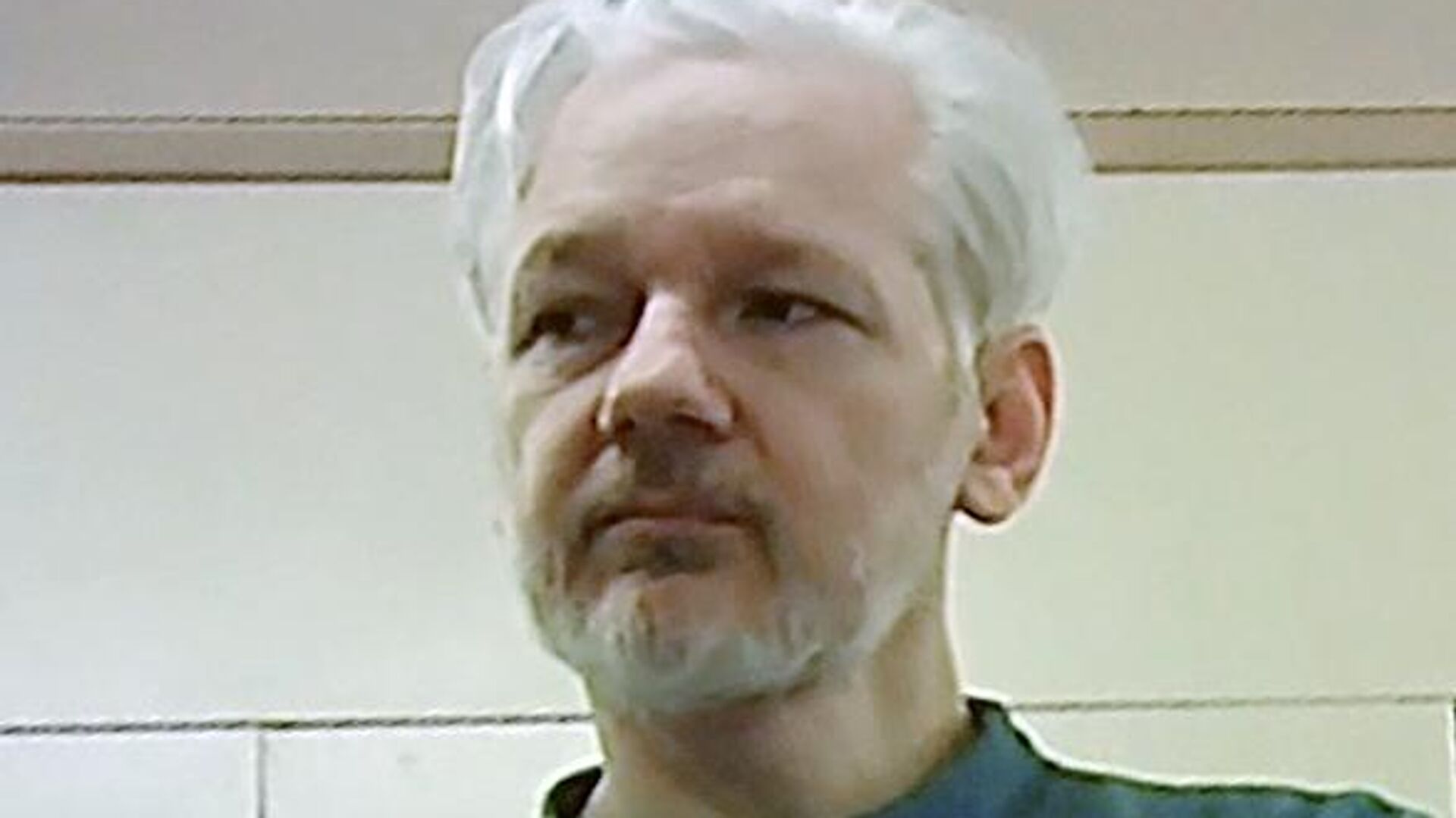 Основатель WikiLeaks Джулиан Ассанж в тюрьме Белмарш в Лондоне - РИА Новости, 1920, 12.04.2020