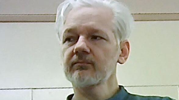 Основатель WikiLeaks Джулиан Ассанж в тюрьме Белмарш в Лондоне - РИА Новости, 1920, 11.04.2024
