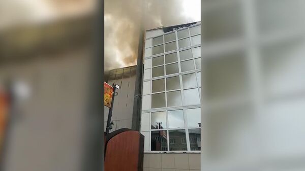 В городе Щекино горит торговый центр Фатай: кадры с места событий