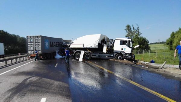 ДТП с участием фуры и автомобильной колонны МЧС на федеральной автодороге М-4 Дон в Тульской области. 10 июня 2019