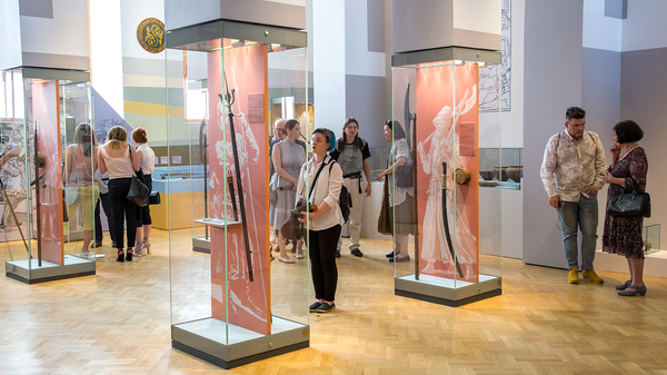 Посетители выставки 500 лет Тульскому кремлю в Государственном историческом музее
