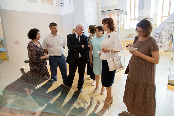 Посетители выставки 500 лет Тульскому кремлю в Государственном историческом музее