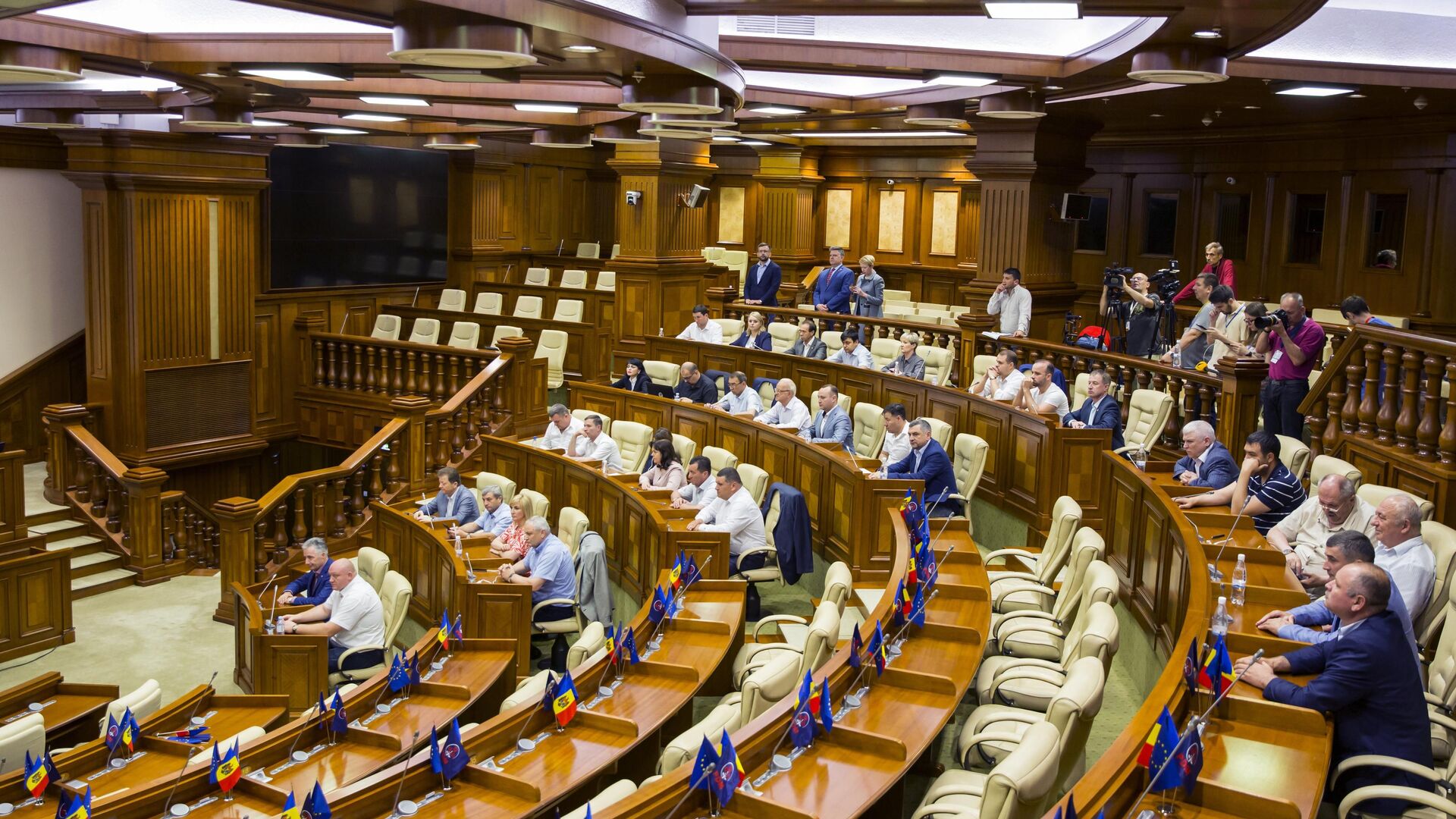 Депутаты на заседании парламента Молдавии в Кишиневе - РИА Новости, 1920, 03.12.2020