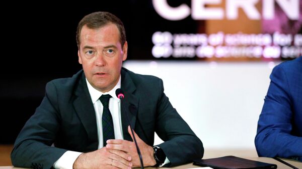 Председатель правительства РФ Дмитрий Медведев на встрече с российскими учёными, работающими в Европейском центре ядерных исследований (ЦЕРН) в Женеве