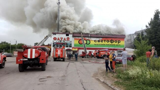 Пожар в ТЦ Фатай в городе Щекино